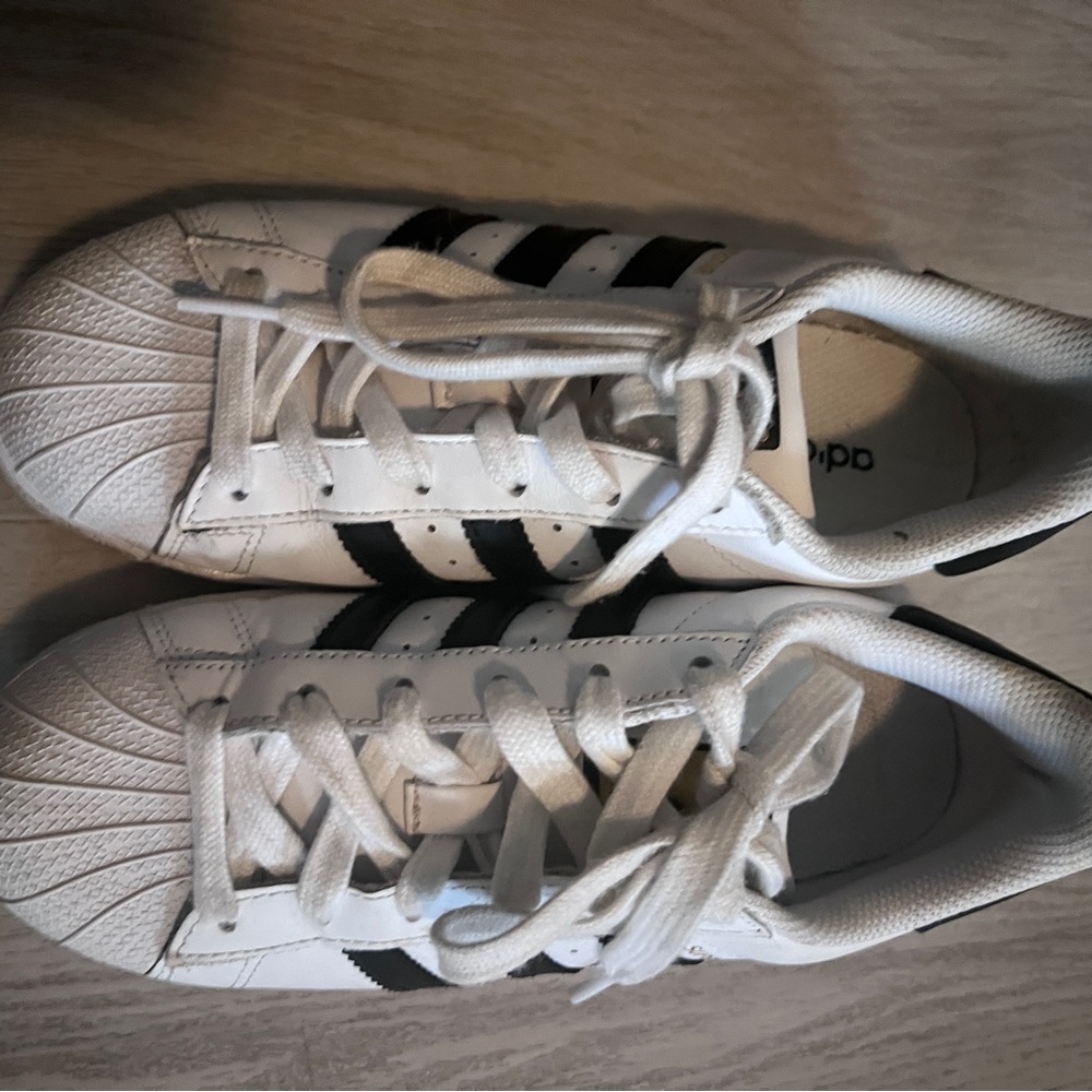 Adidas superstar size 5